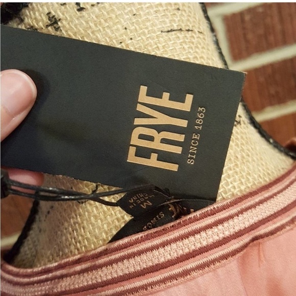 Introducing the Stunning Frye Dress: A Must-Have for Every Fashionista - Picture 8 of 9